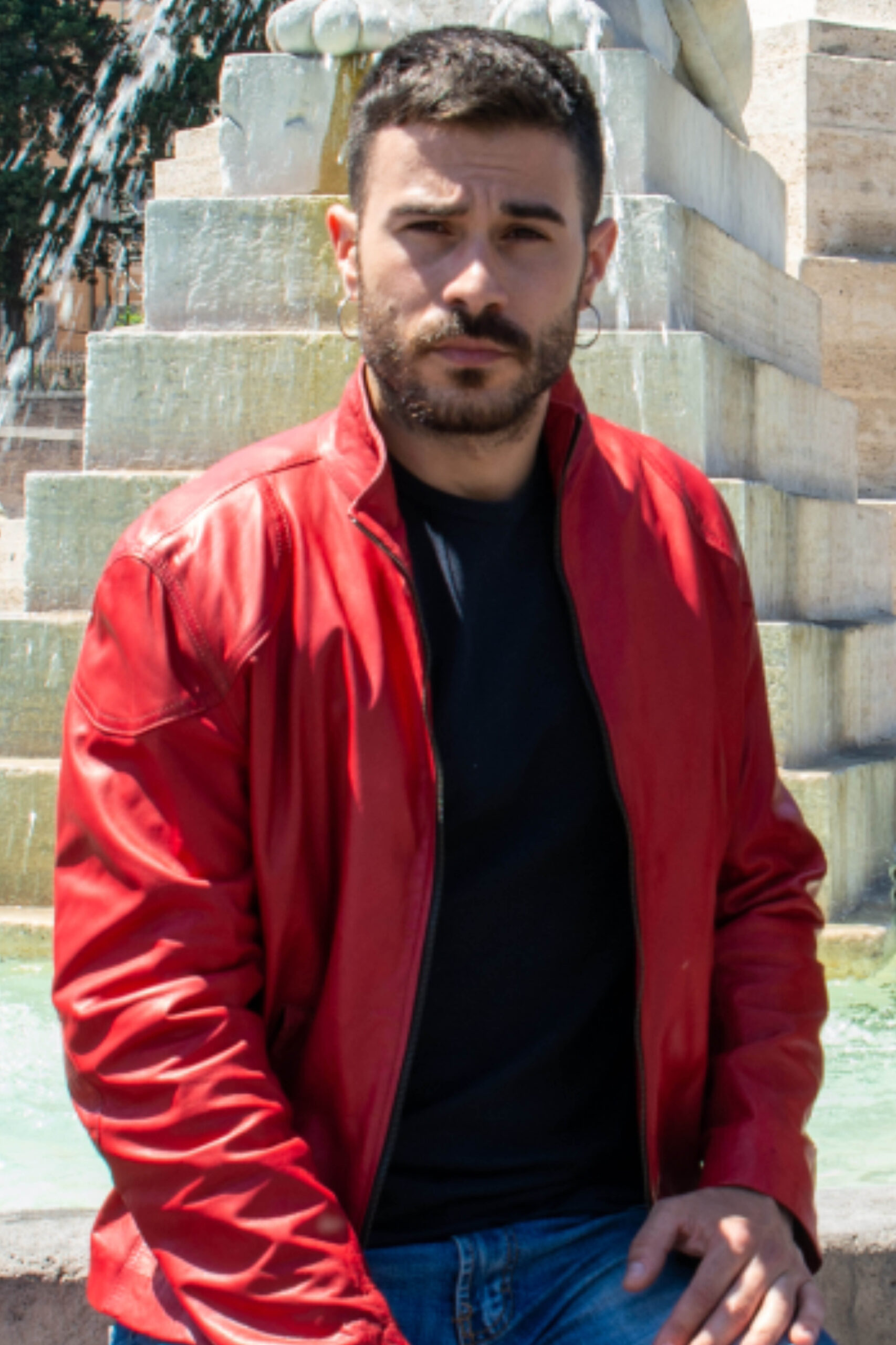 sax-alf-fibula-rosso-ambientata